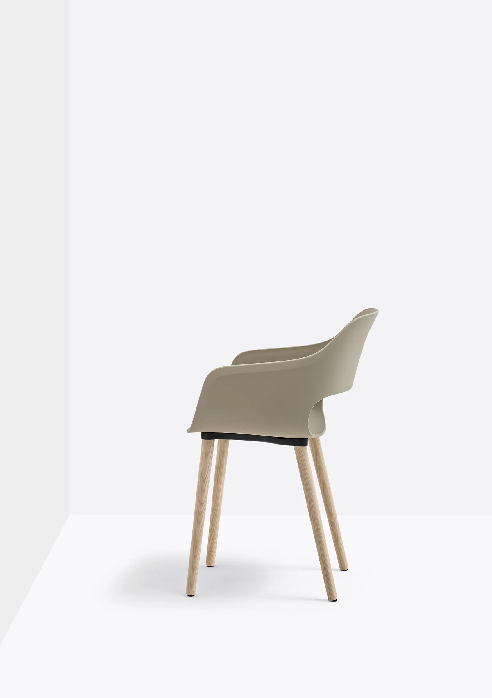 Stuhl BABILA 2755 - Armlehnstuhl Holz von Pedrali AN - schwarz lackiert NE - schwarz