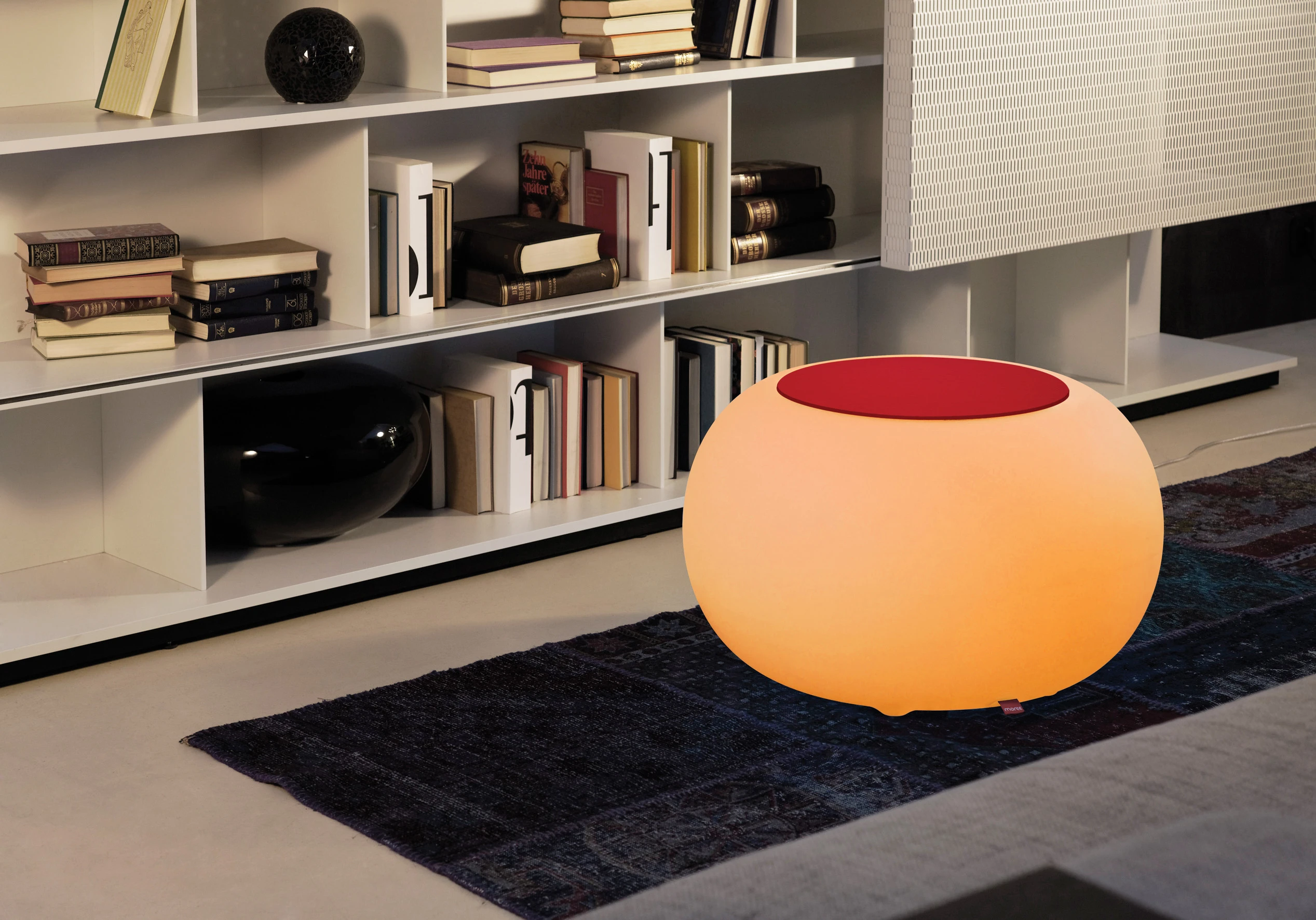 LED Tisch BUBBLE - Beistelltisch Hocker von moree Lounge Glass top LED weiss 230V Zuleitung Indoor