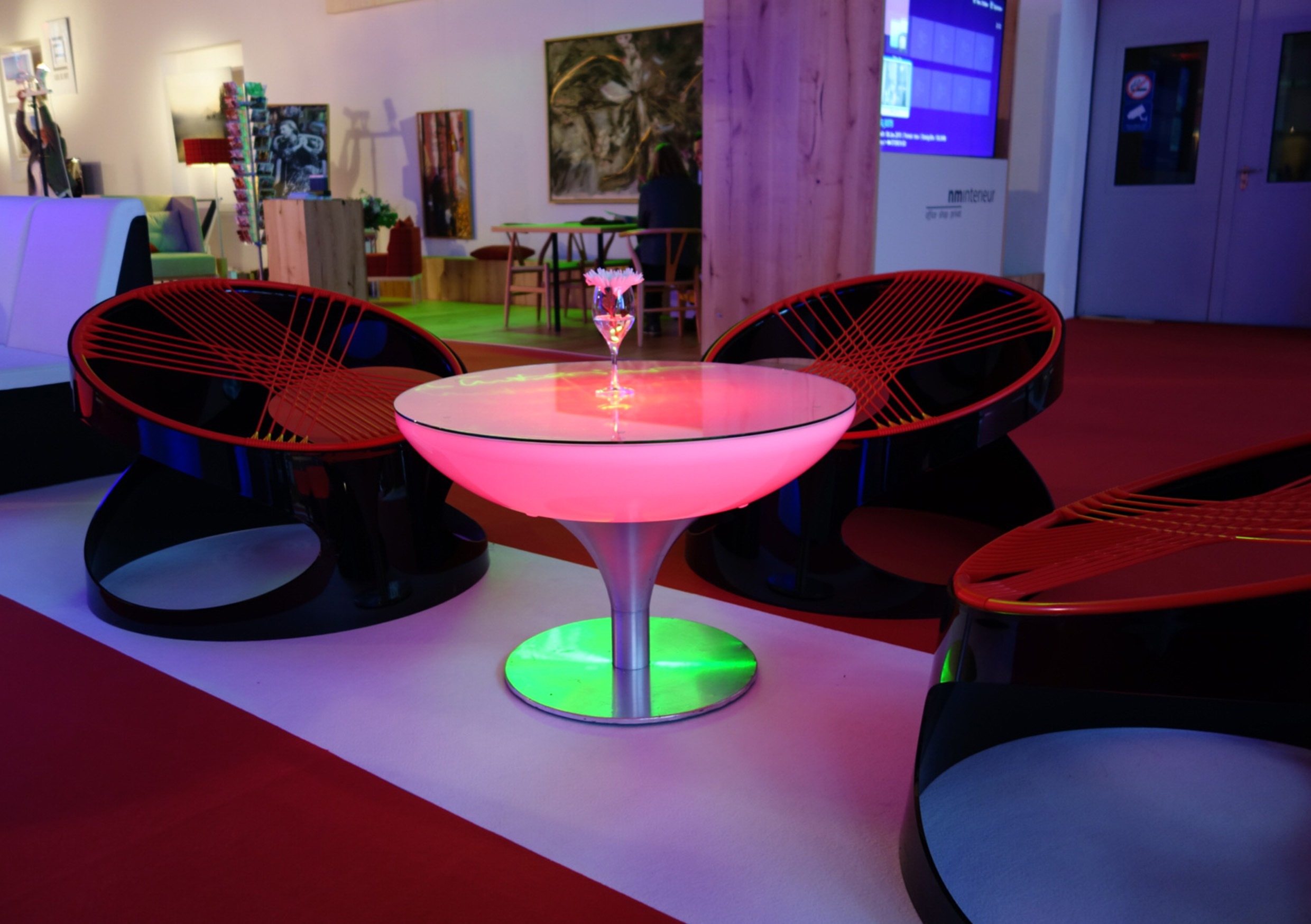 LED Stehtisch Lounge 55 LED - Mietdauer 1-3 Tage