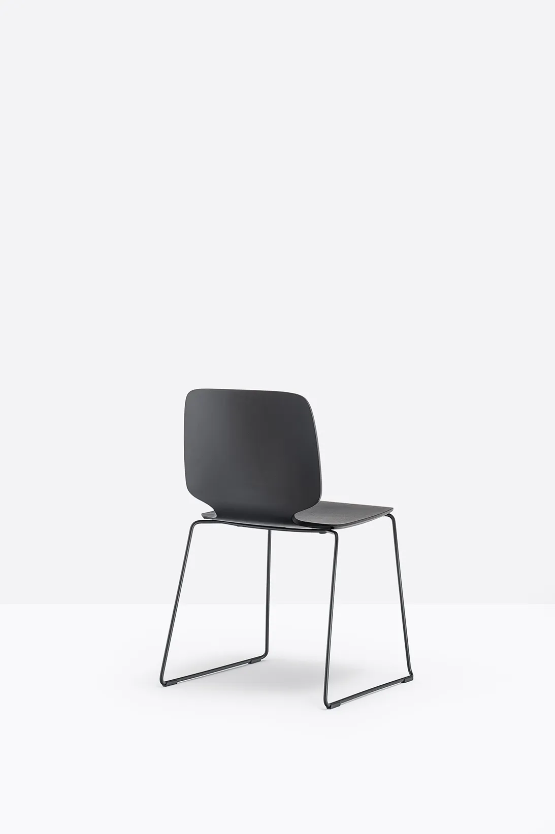 Stuhl BABILA 2720 - Kufengestell von Pedrali CR-verchromt AN - schwarz lackiert